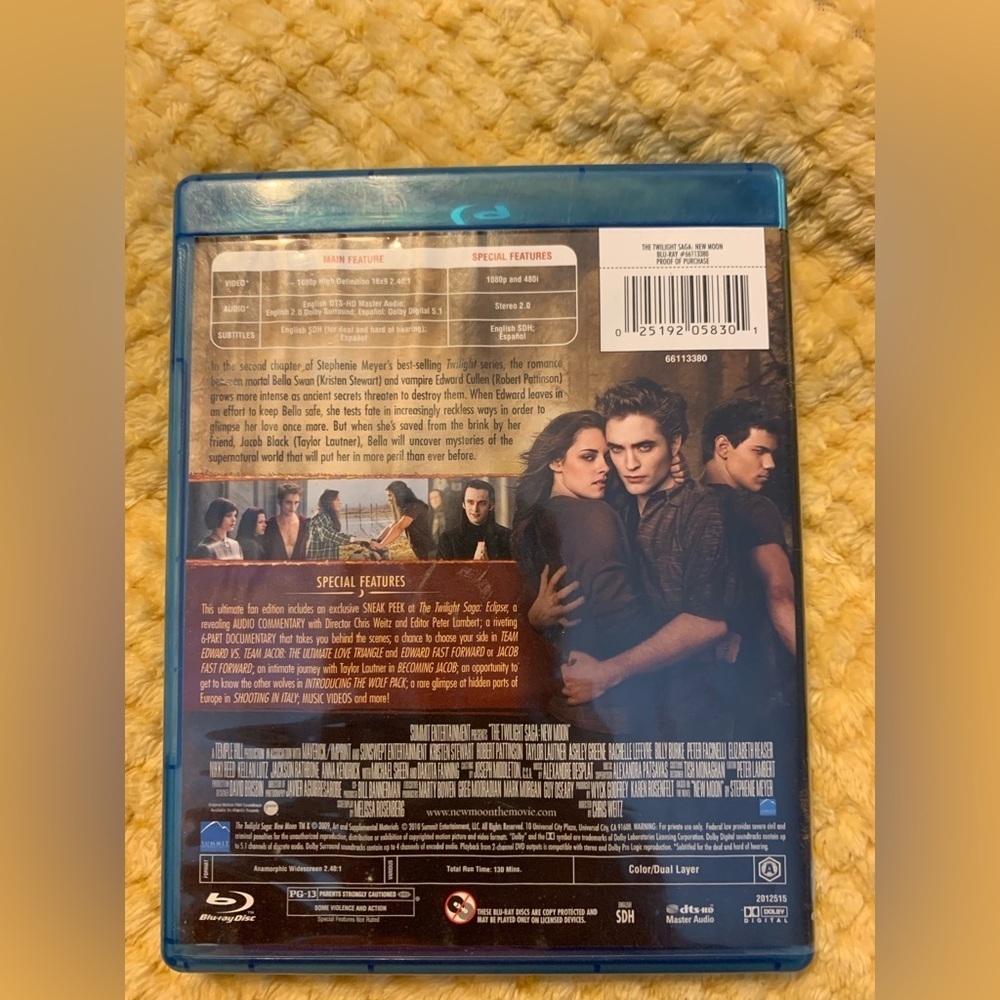 Twilight New Moon Blu-Ray. Ultimate fan edition. Run time 131 minutes. - Picture 2 of 3